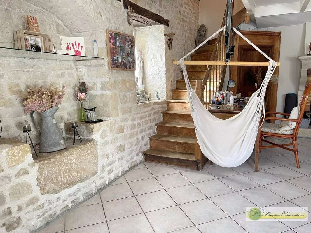 Maison à AIGRE