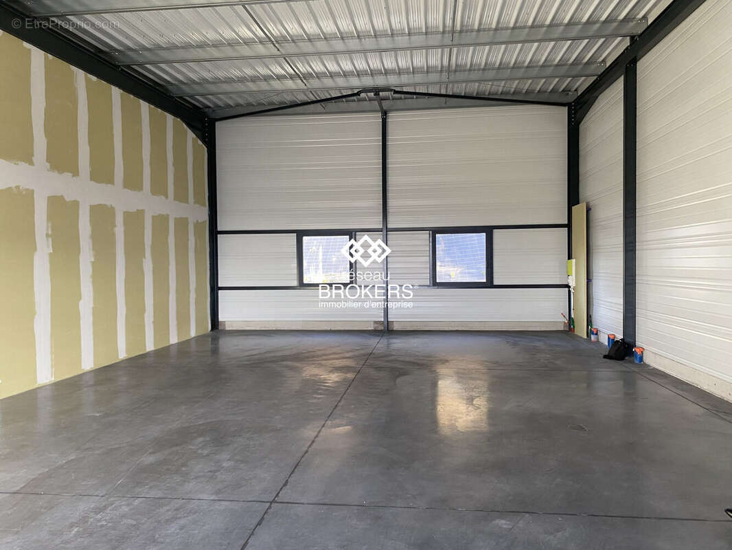 Cellule 3 - Commerce à THIERS