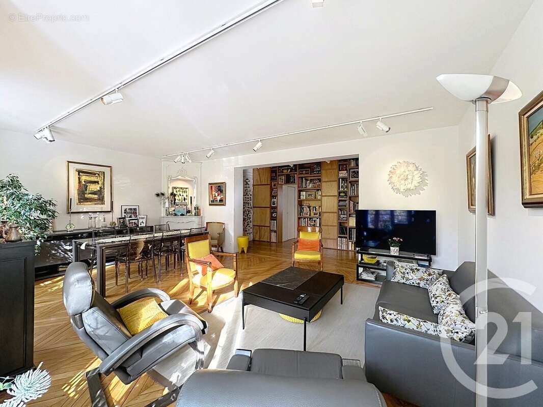 Appartement à PARIS-14E