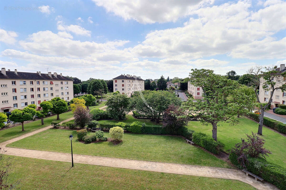 Appartement à LE MESNIL-LE-ROI