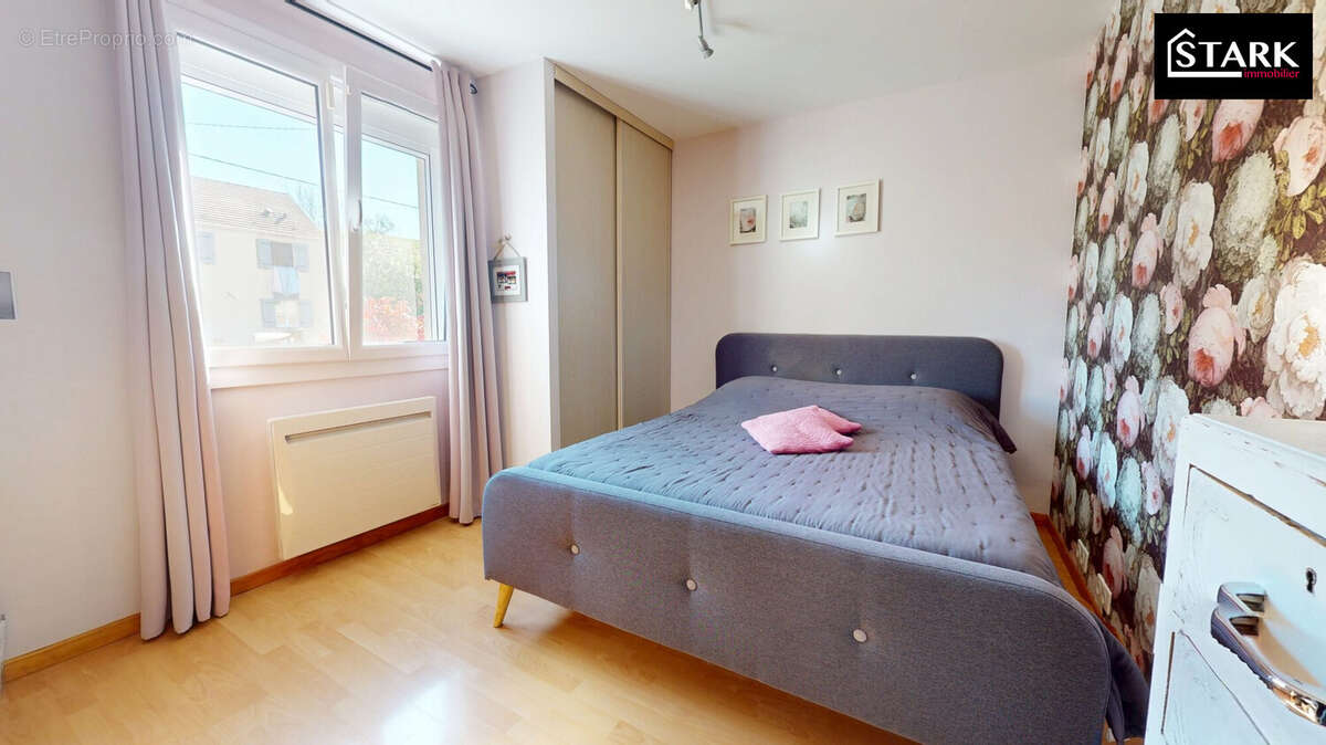 Maison à ISSANS