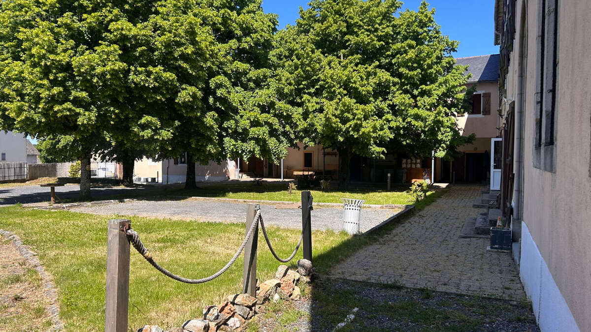 Bien rare en Aveyron : Ancien Couvent du XVIIIe Rénové en Grand Gîte & Bar Restaurant : - photo 6