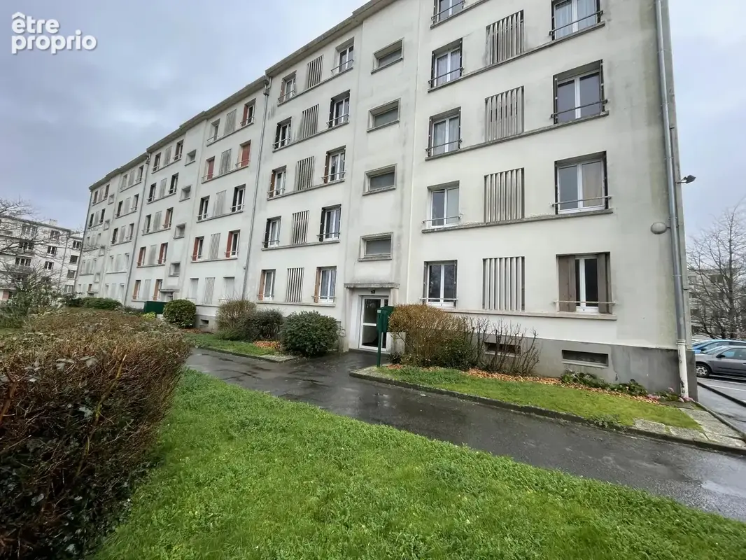 4ème et dernier étage - sans ascenseur - T2 bis - Calme - photo 8