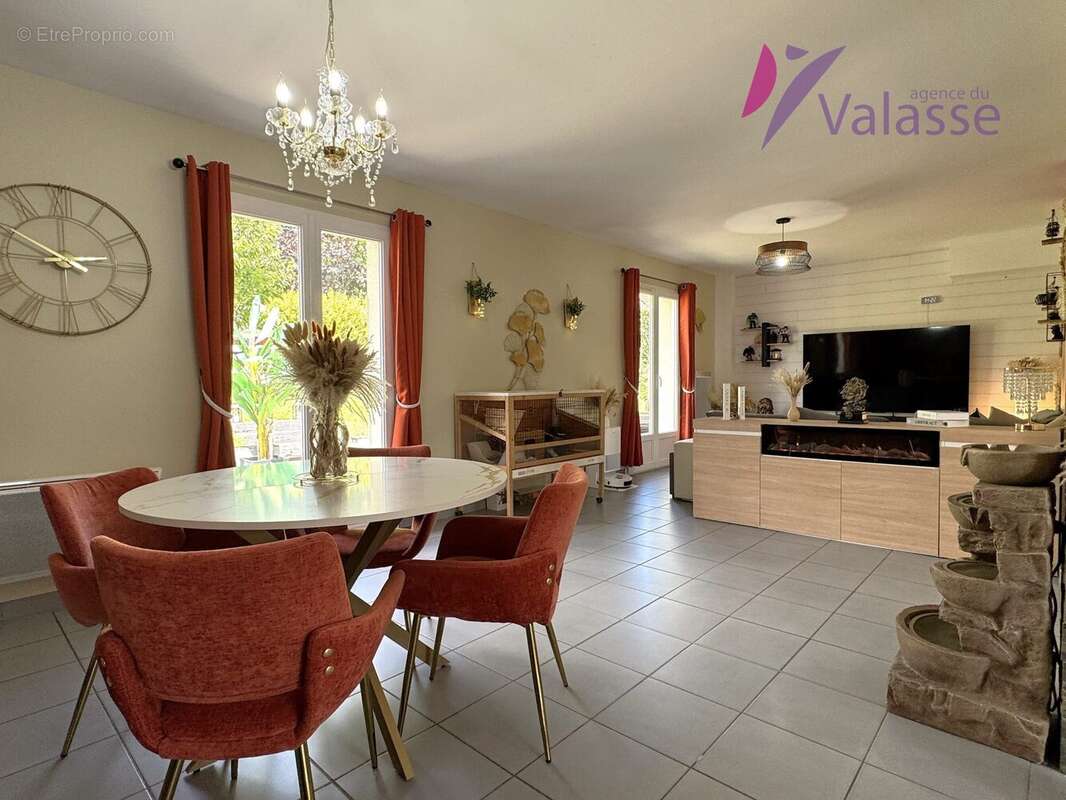 Maison à GRUCHET-LE-VALASSE