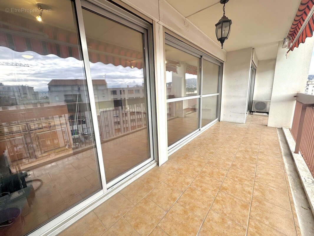 Appartement à MARSEILLE-5E