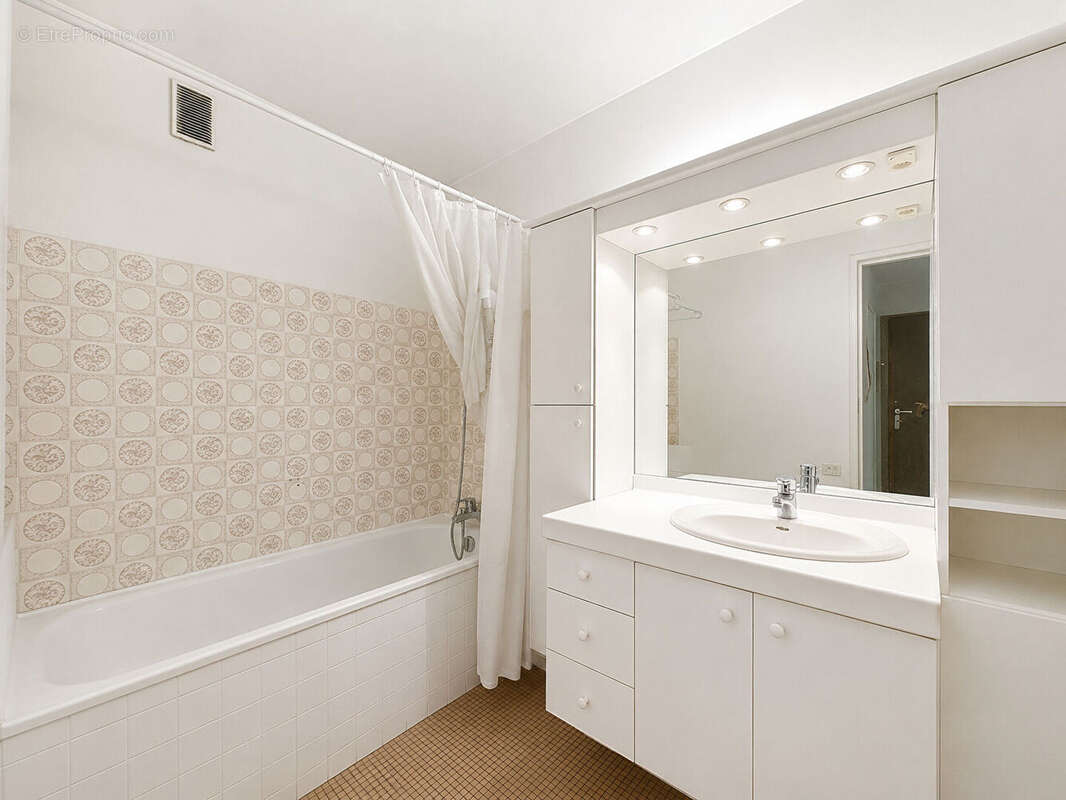 Appartement à PARIS-17E