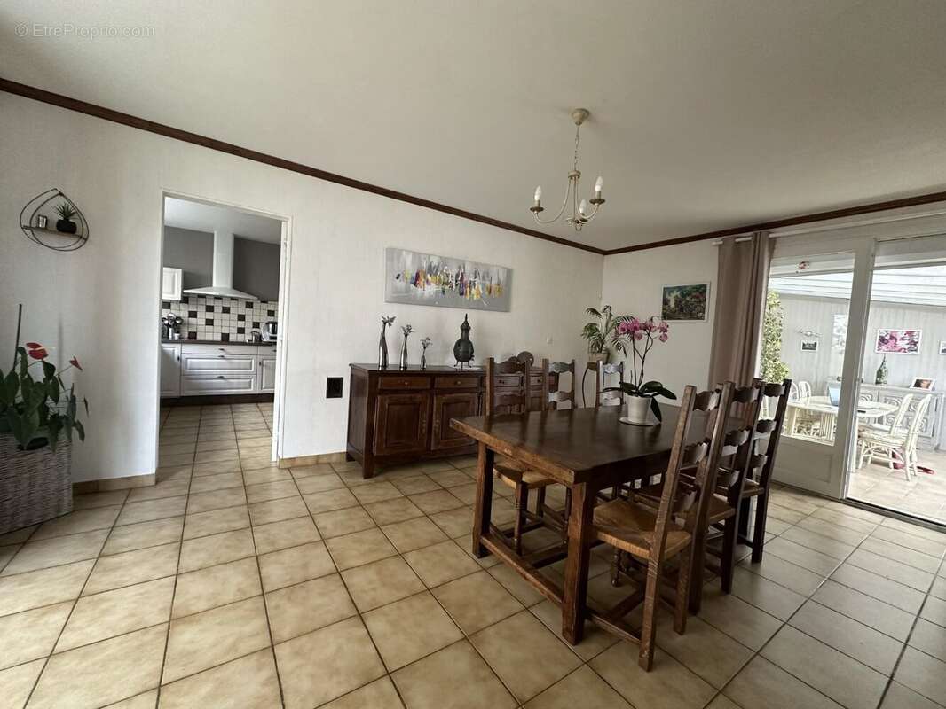 Maison familiale en campagne avec dépendances 218m² - photo 8