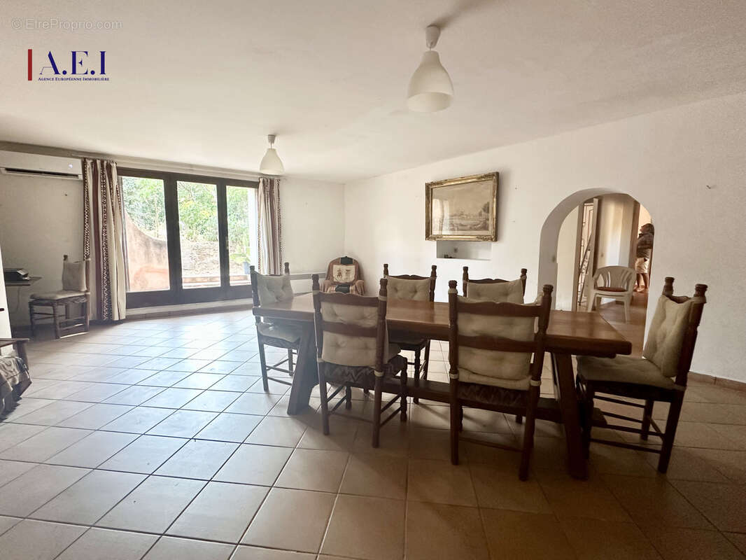 Maison à SIX-FOURS-LES-PLAGES