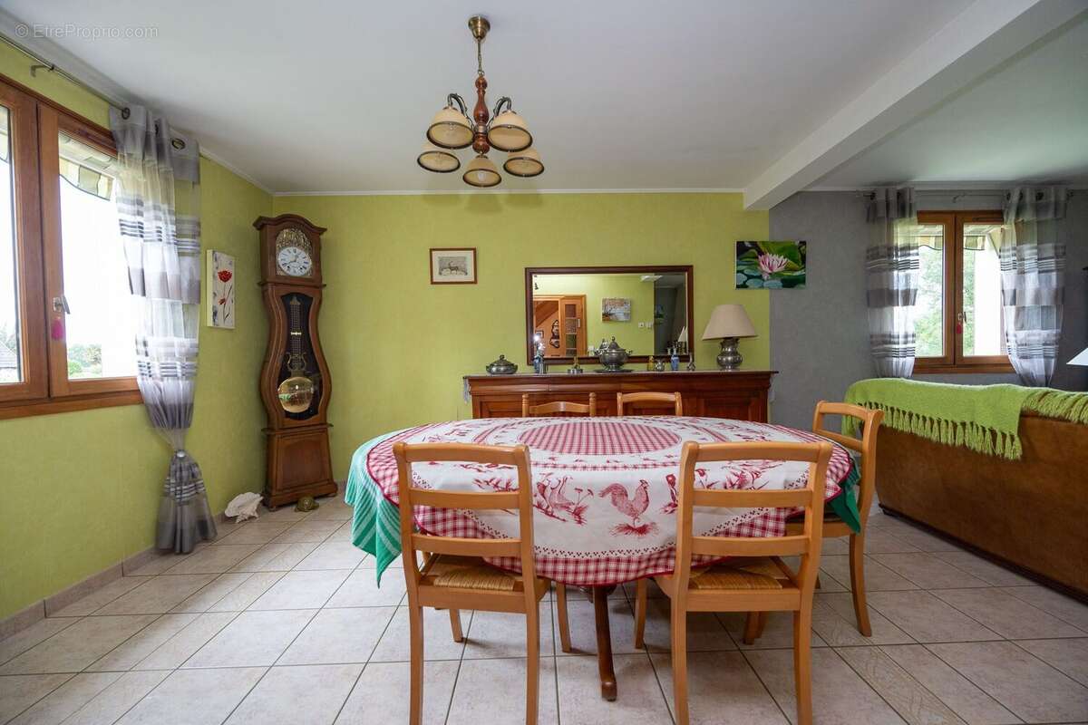 Maison 107 m² à Pleaux  - photo 4