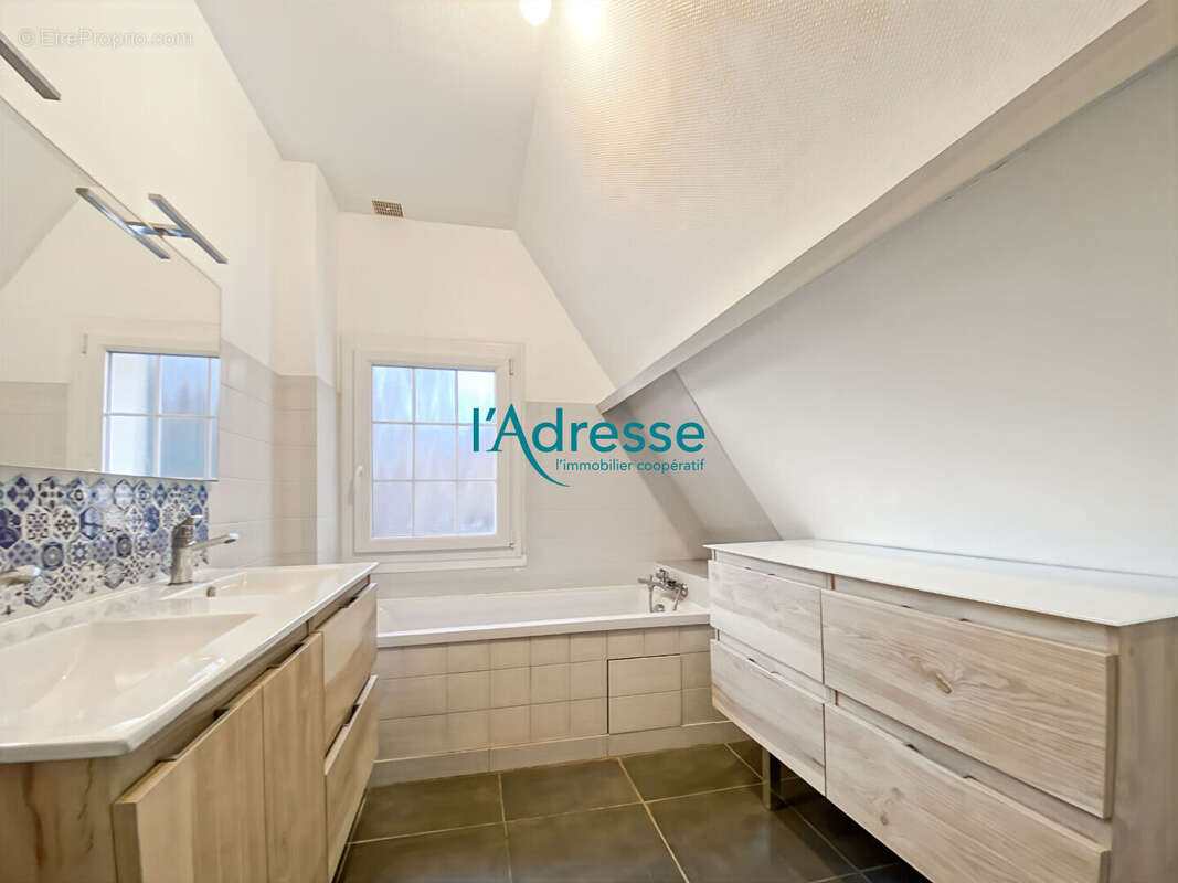 Maison à OINVILLE-SUR-MONTCIENT