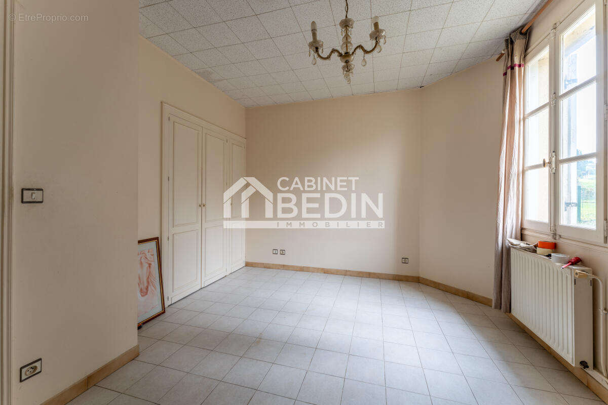 Maison 108 m² à Genissac  - photo 9