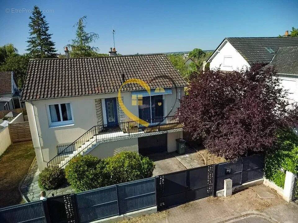 Maison à YZEURE