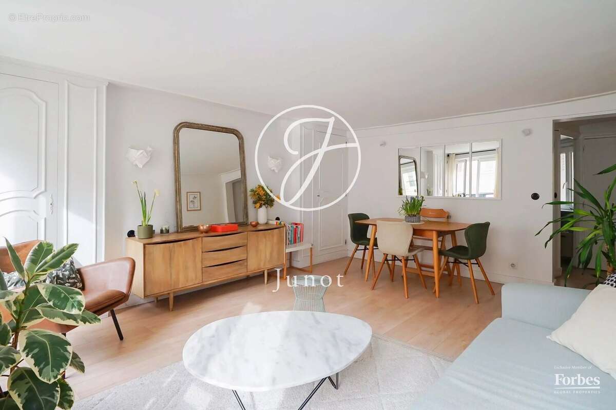 Appartement à PARIS-7E