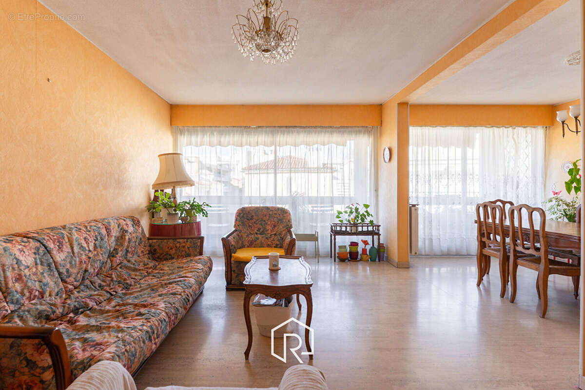 Appartement à MARSEILLE-4E