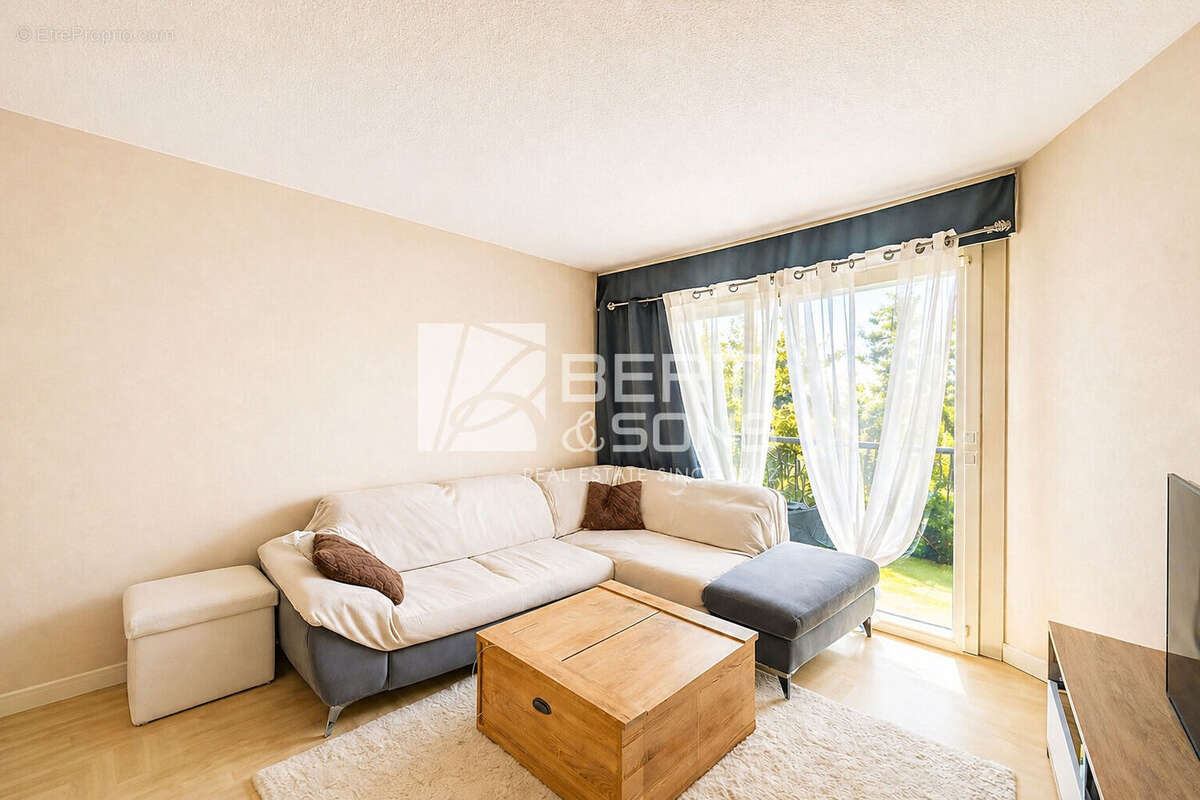 Exclusivite - la napoule - 2 pieces 46 m² avec belle terrasse, piscine, cave et garage - photo 5