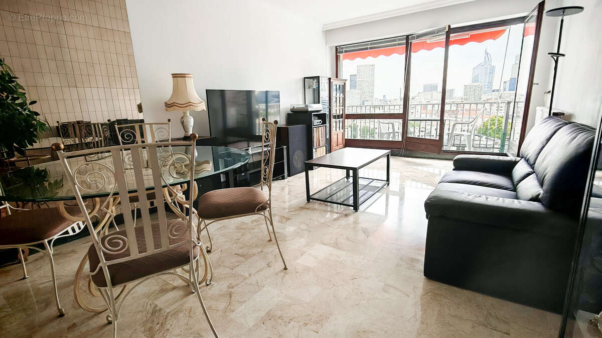 Appartement à COURBEVOIE