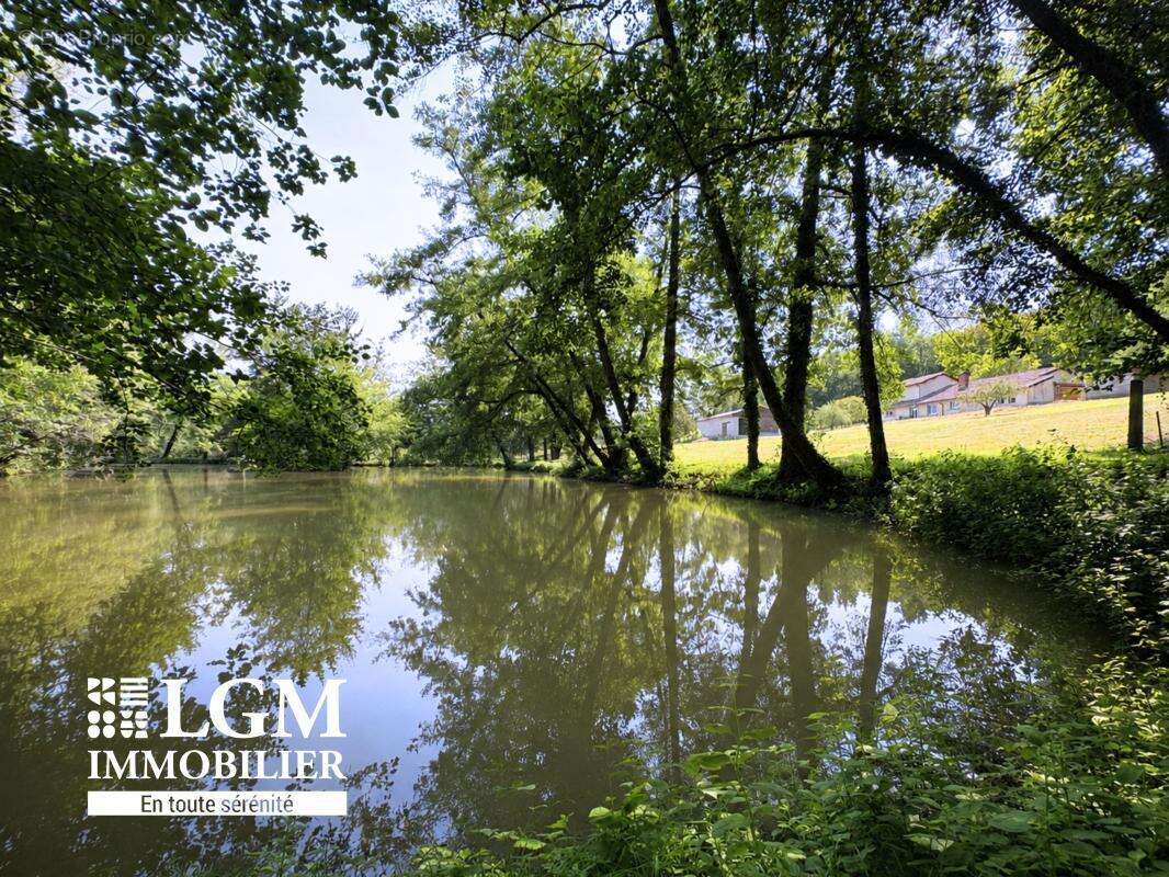 Domaine de 6 hectares avec lac privé - photo 2