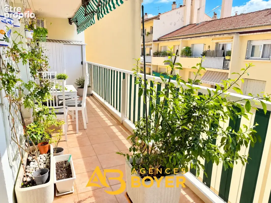 Toulon   Appartement T3 82 m2 avec ascenseur terrasse 16 m2, parking et cave - photo 2