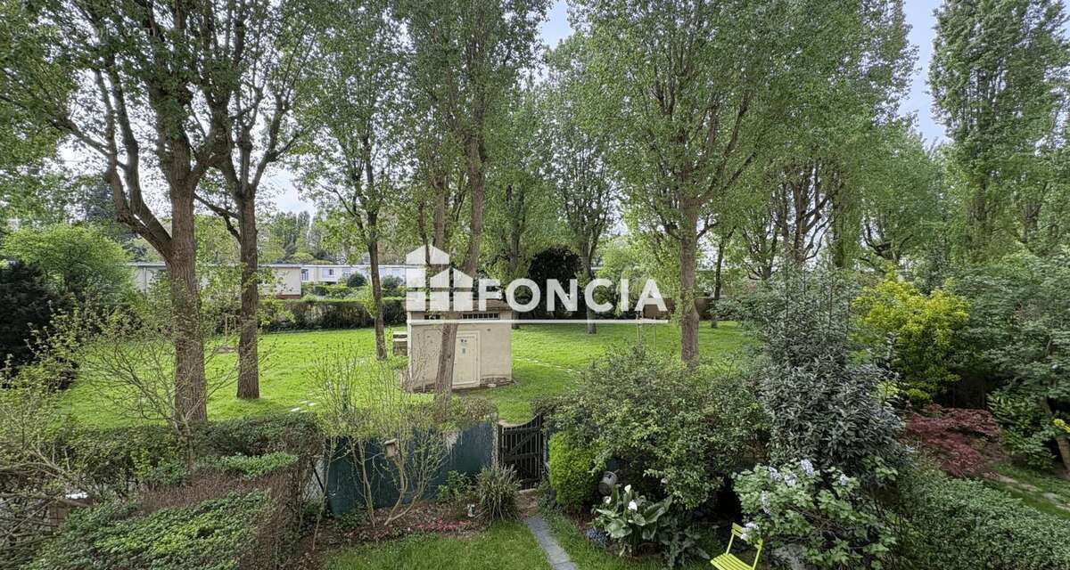 Appartement à FRESNES