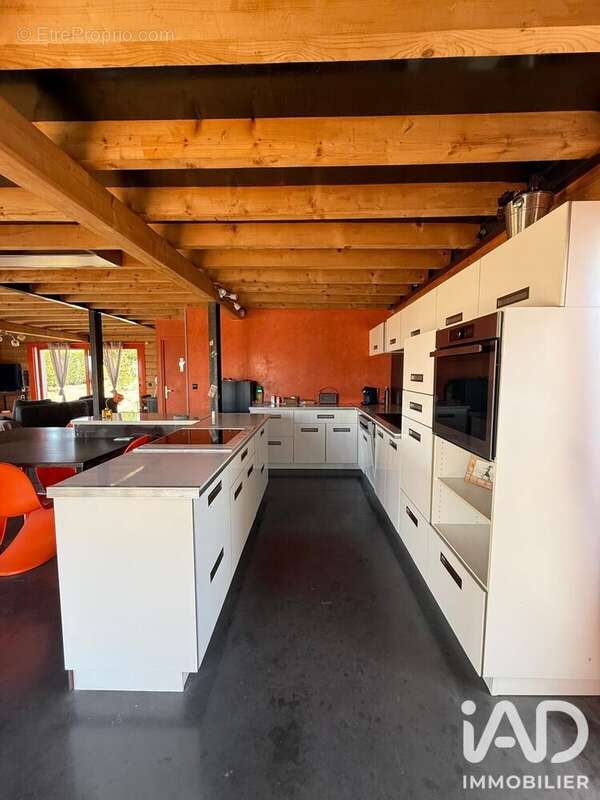Maison 180 m² à Saint-Maurice-En-Gourgois  - photo 9