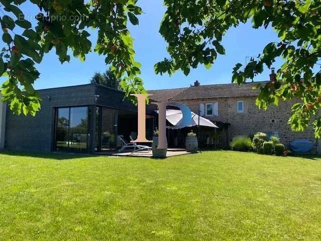 Maison à SAINT-CHRISTOPHE-EN-BRIONNAIS