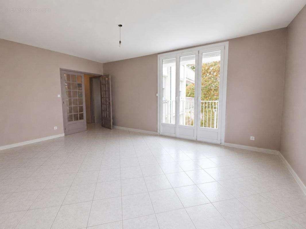 Appartement à vendre 4 pièces SAINT CYR SUR LOIRE (37) - photo 2