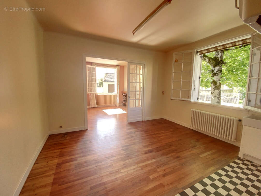 Maison à MANZAC-SUR-VERN