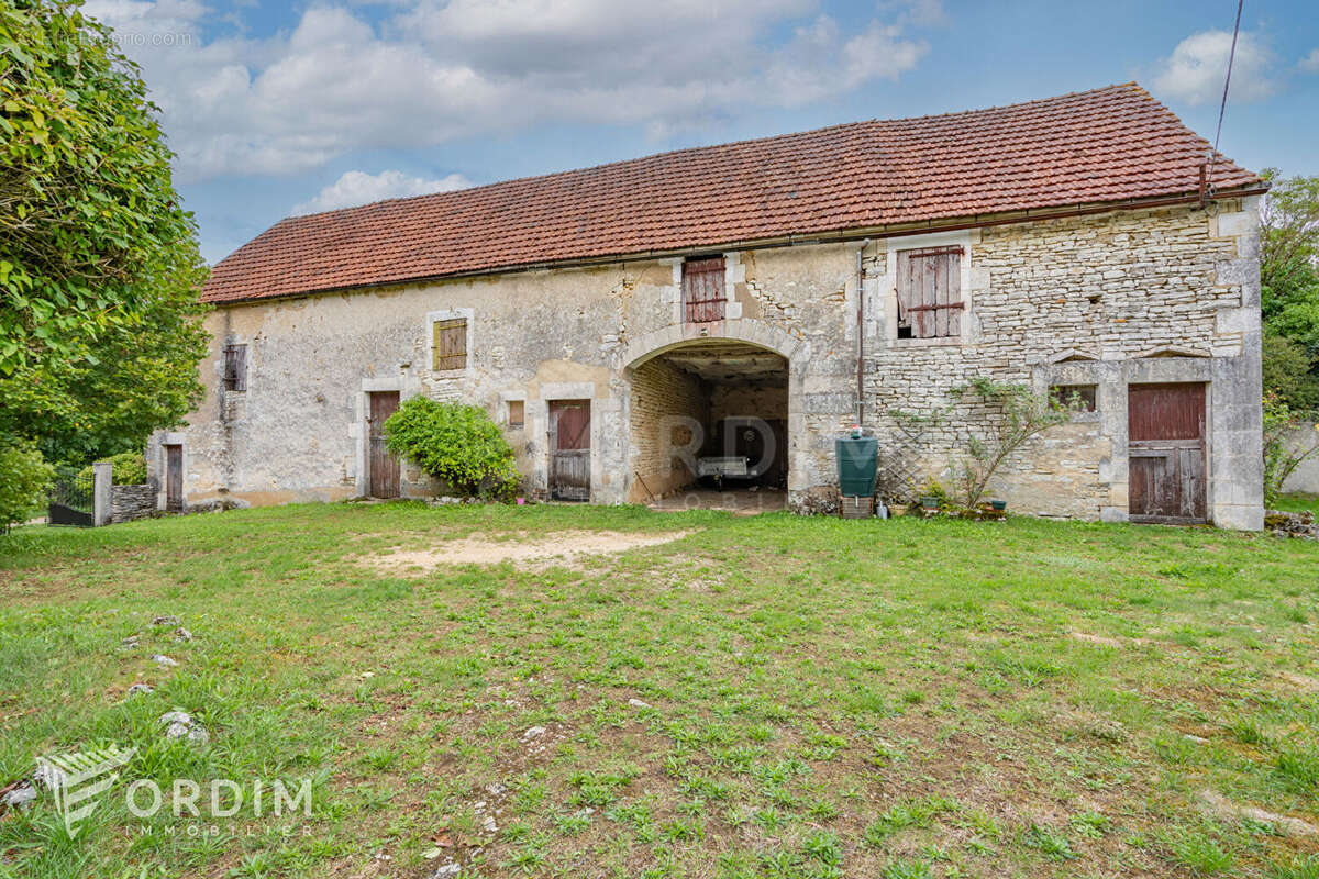 Maison à SOUGERES-EN-PUISAYE