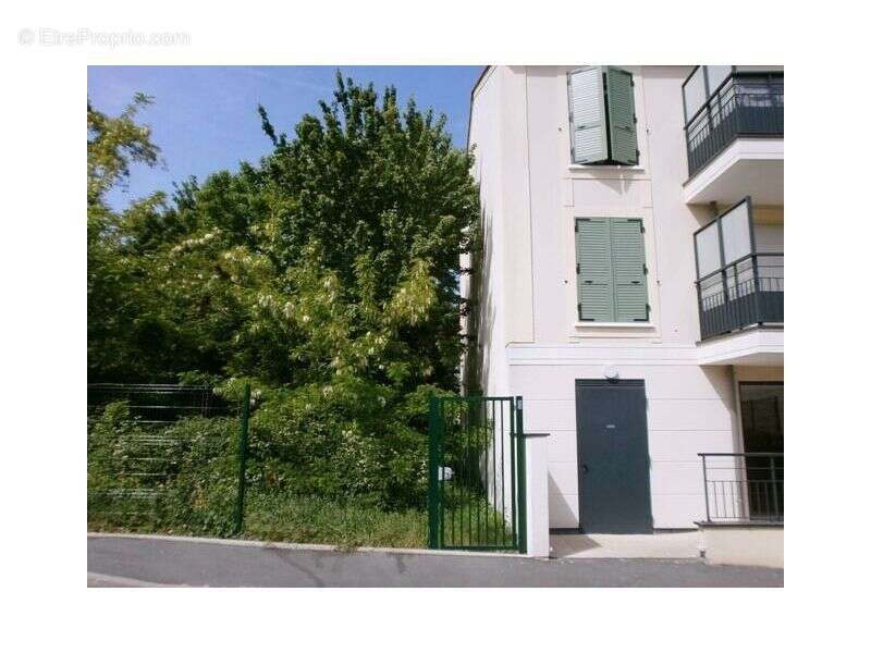 Appartement à VAUJOURS
