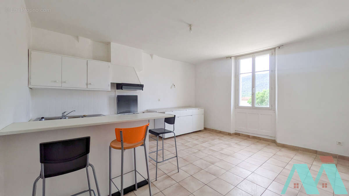 Appartement à SIGNES
