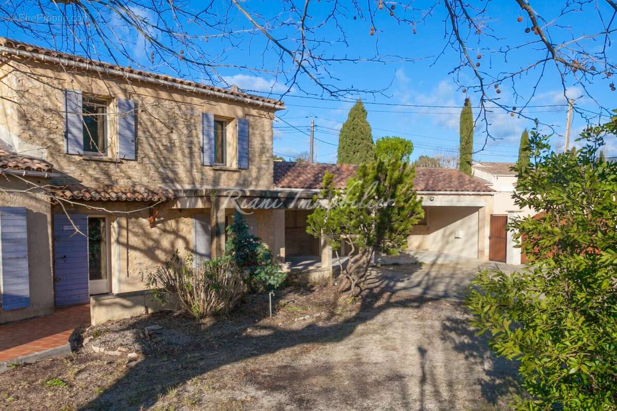 Maison à L'ISLE-SUR-LA-SORGUE