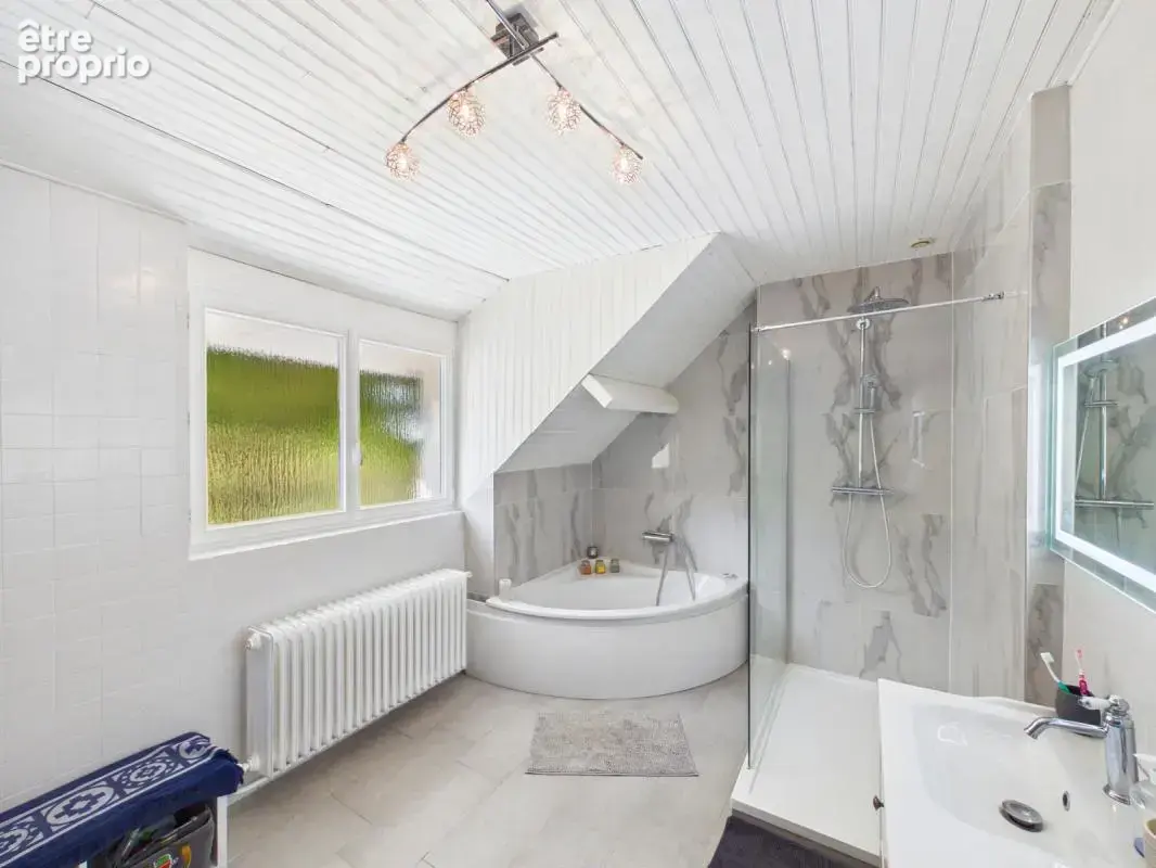 Scy-Chazelles – Maison familiale de 300 m² avec 6 chambres et espace indépendant - photo 5