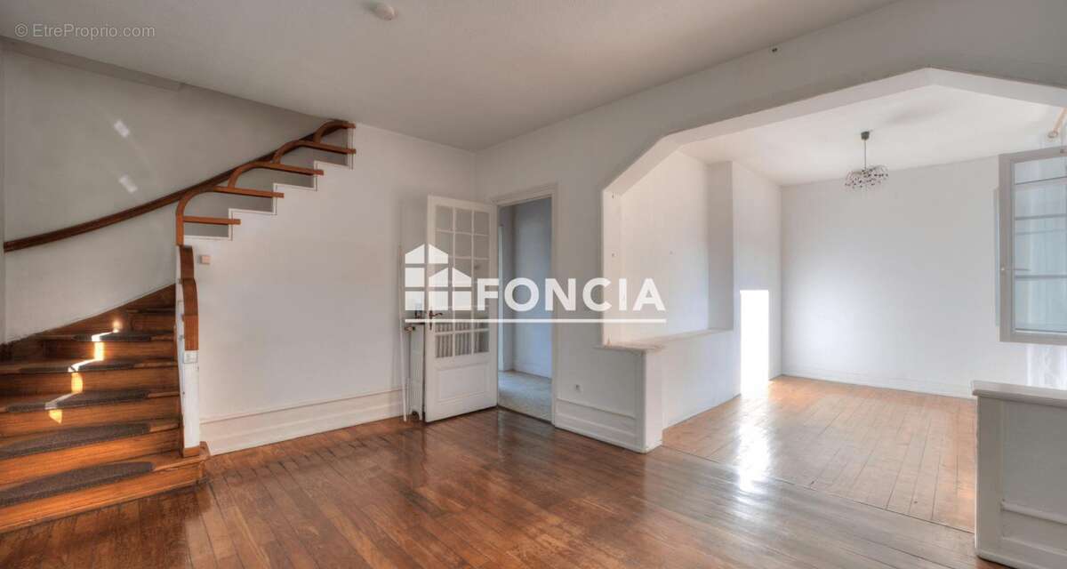 Maison à BELLEGARDE-SUR-VALSERINE