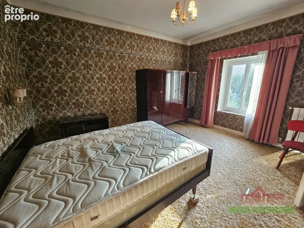 ESTRABLIN, Corps de ferme à rénover  de 149m² avec dépendances de 400 m² aménageables - photo 6