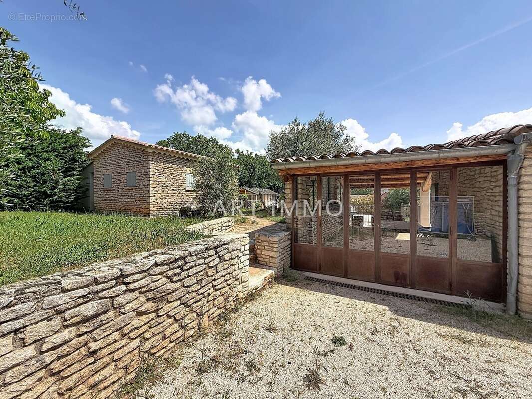 Maison à SAINT-SATURNIN-LES-APT