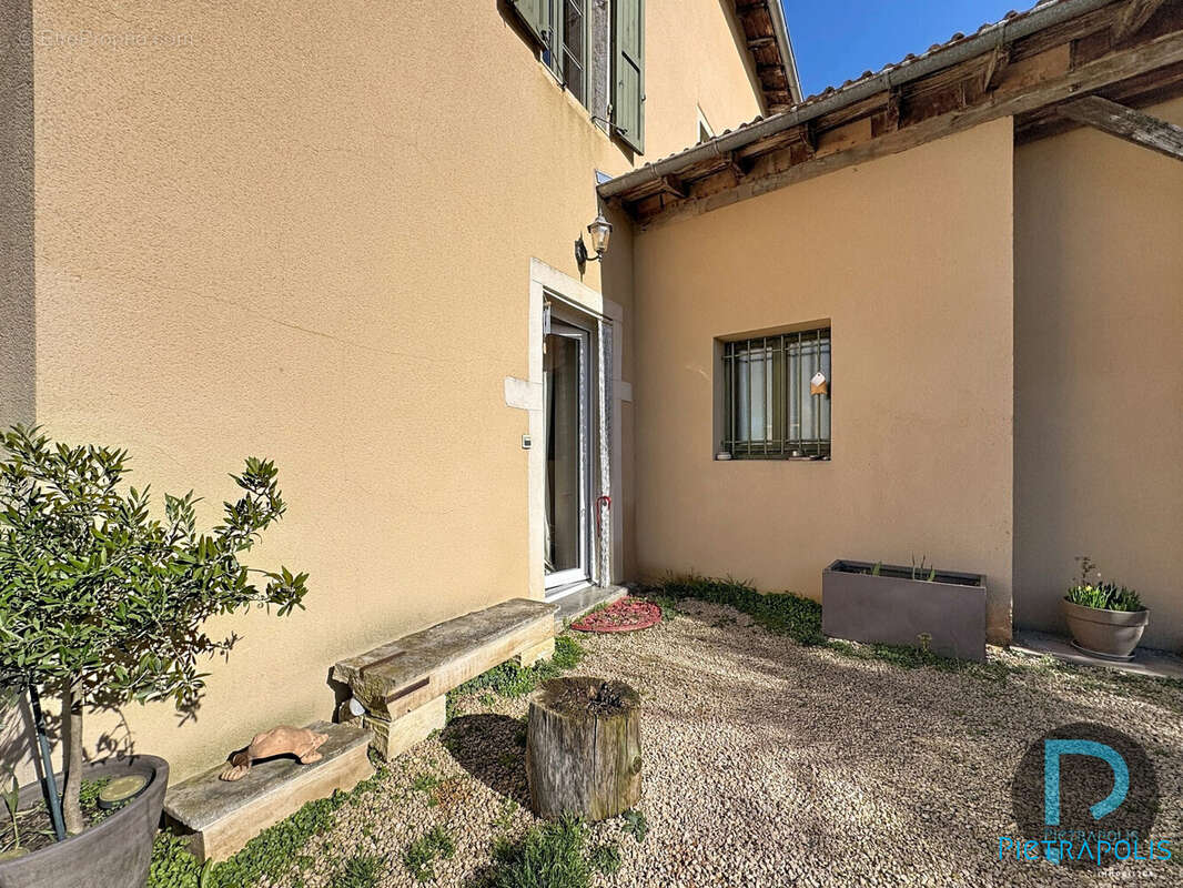 Maison à SAINT-ETIENNE-SUR-CHALARONNE