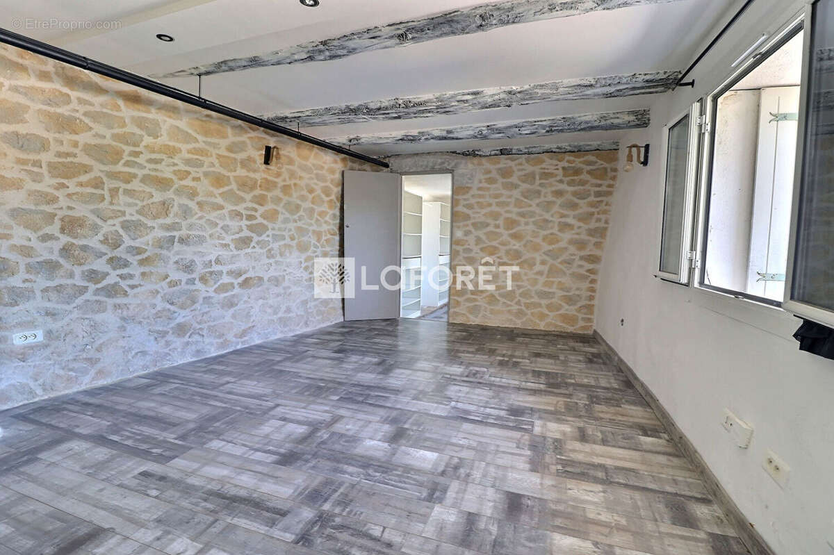 Appartement à CUERS