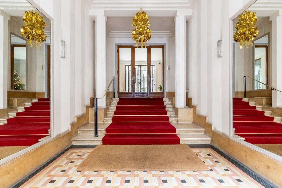 Appartement à PARIS-16E