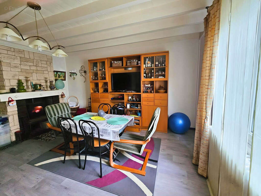 Rare à Coutras   Maison familiale 133 m2 avec potentiel locatif   Vente à terme libre - photo 2