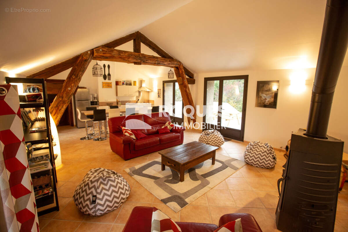 Maison à CASTANET-LE-HAUT