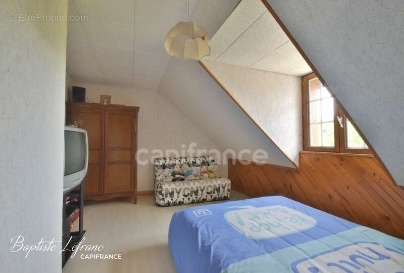 Maison familiale 8 pièces à JARZÉ - 170 m² - Terrain 4330 m² - photo 8