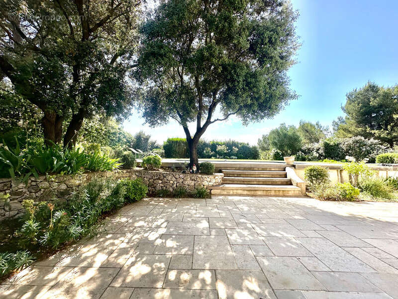 AIX EN PROVENCE LA DURANNE - Maison 159M2 -Double garage 80m2 -T3 50m2 - Terrain 1236m2 - photo 19