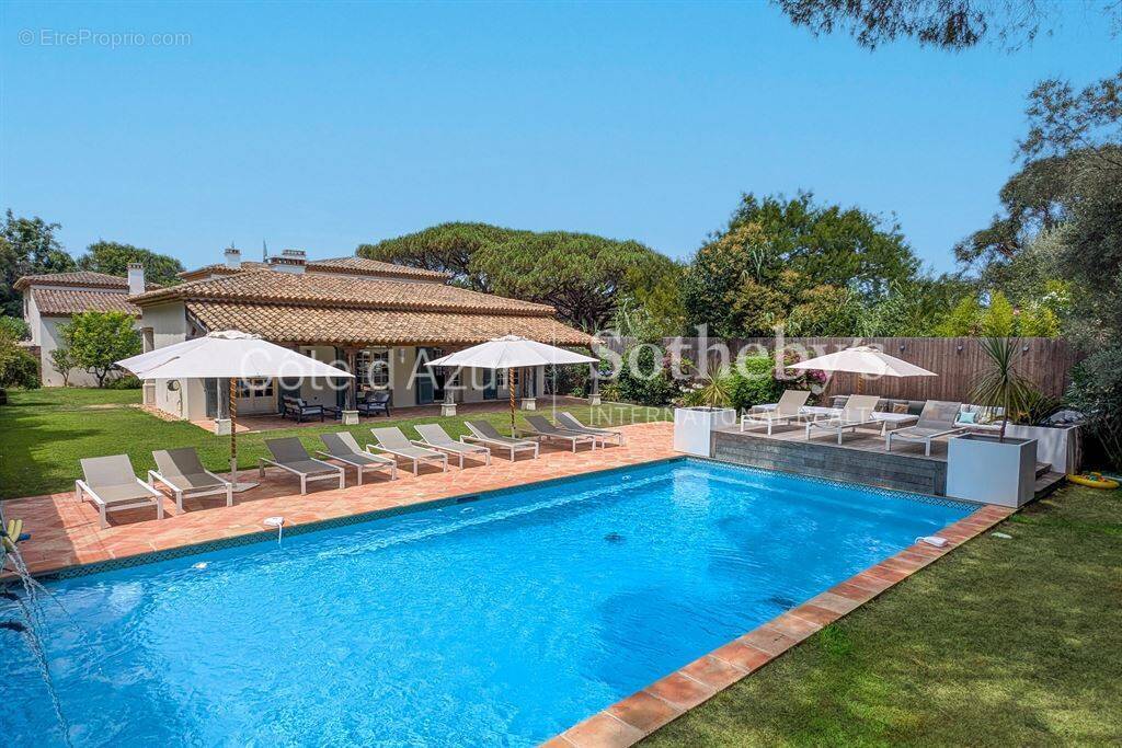 Mas provençal rénové à Ramatuelle avec 1,8 hectares de forêt - photo 1