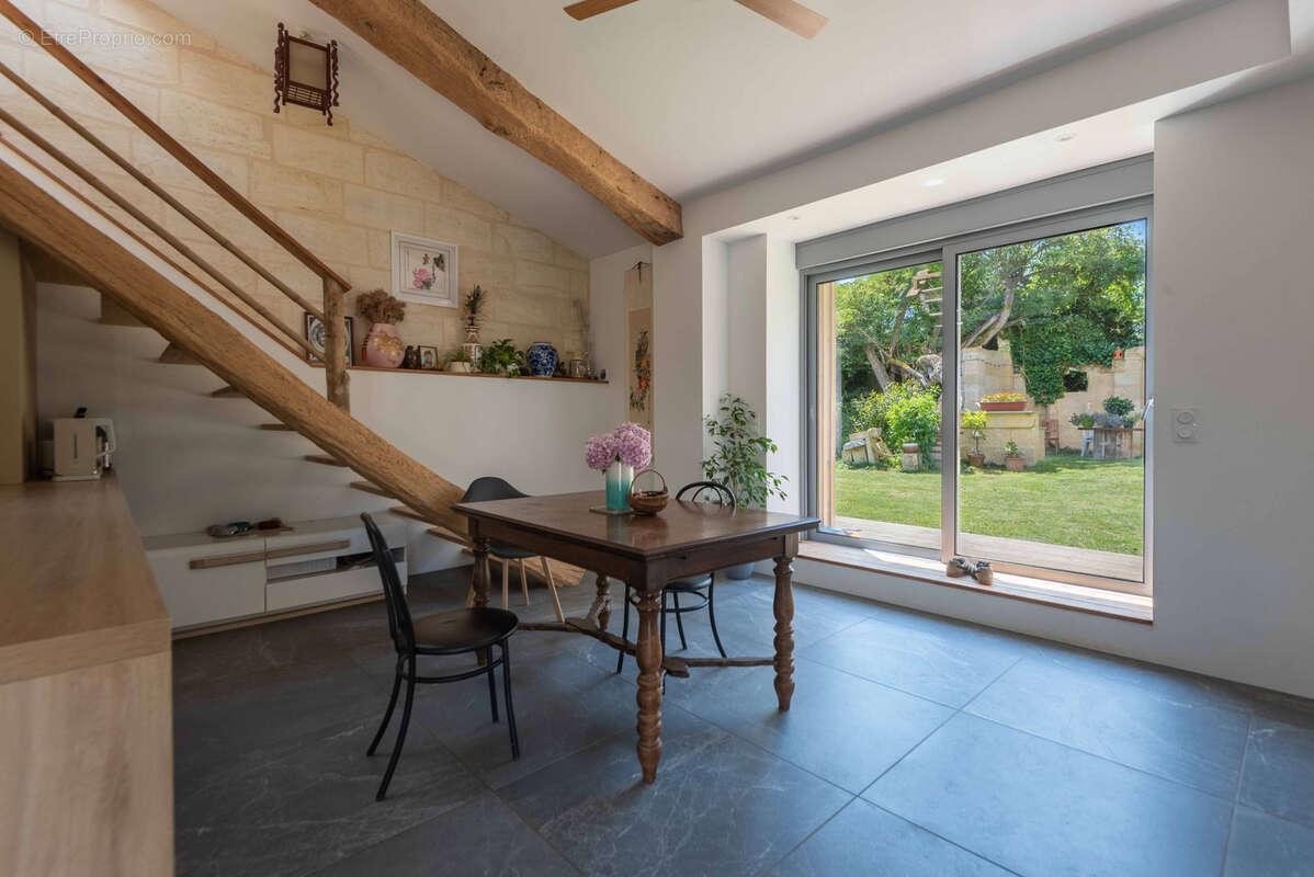 Maison en pierre atypique - 300 m2 - hab. independ. - photo 9