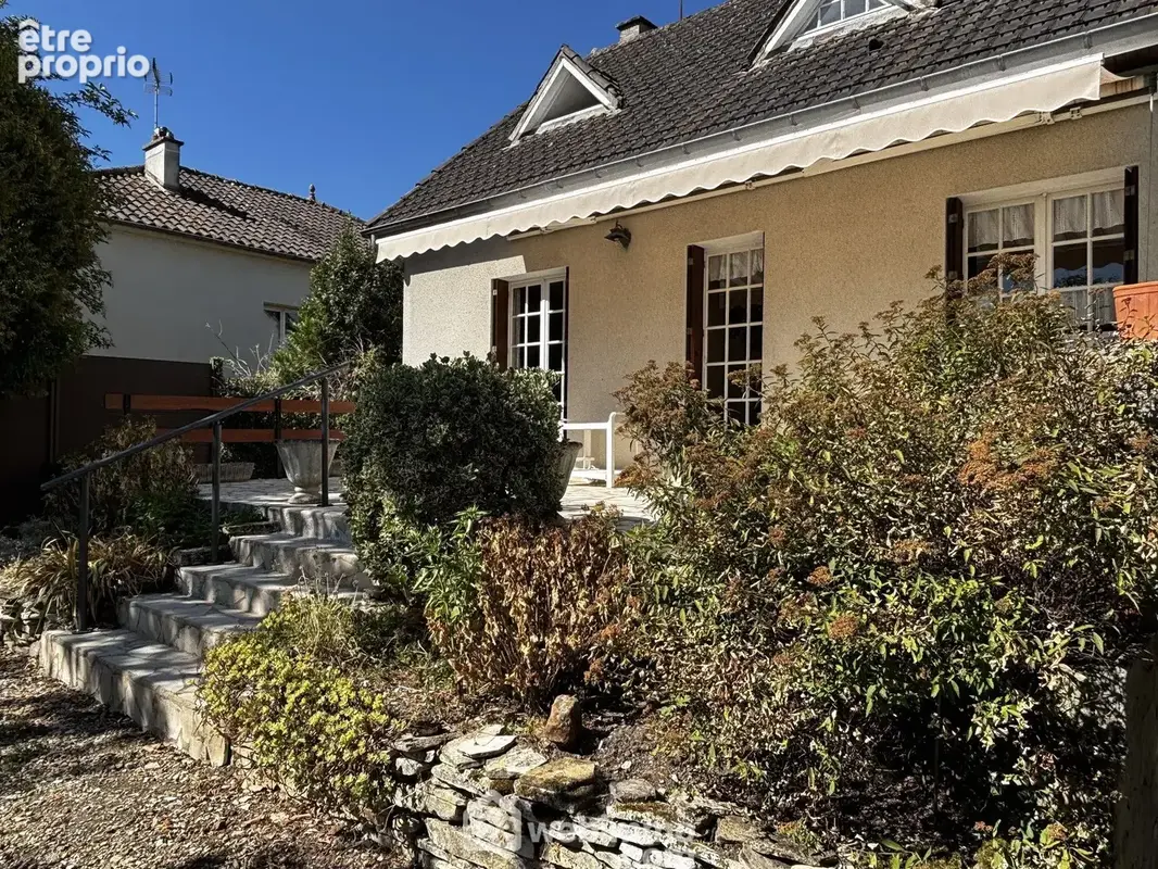 Maison située à proximité de l'hypercentre de Châtellerault. - Maison à CHATELLERAULT