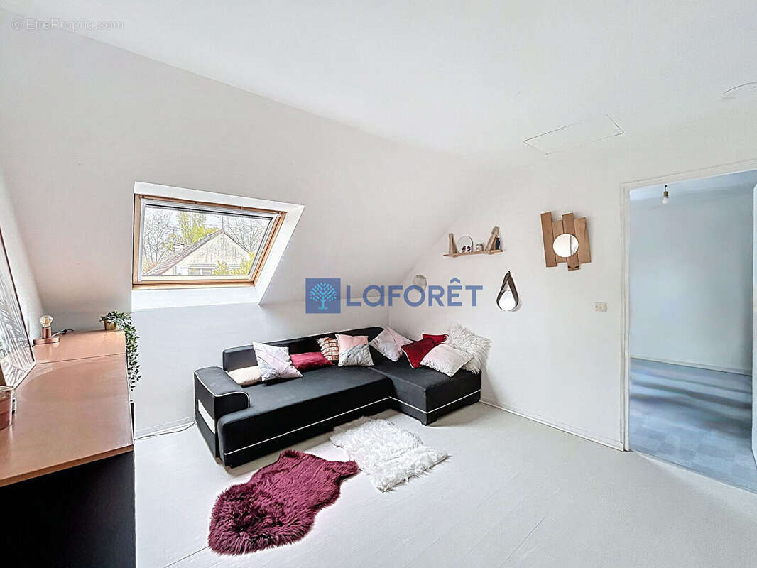 Maison 6 pièces 4 chambres - Quartier des fleurs - SAINT-PIERRE-DU-PERRAY - photo 11
