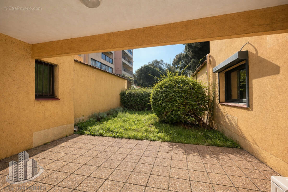 Bureaux à vendre Fréjus - Commerce à FREJUS