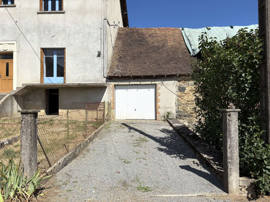 La Porcherie maison de campagne de 6 pièces à restaurer avec un petit jardin et vues - photo 18
