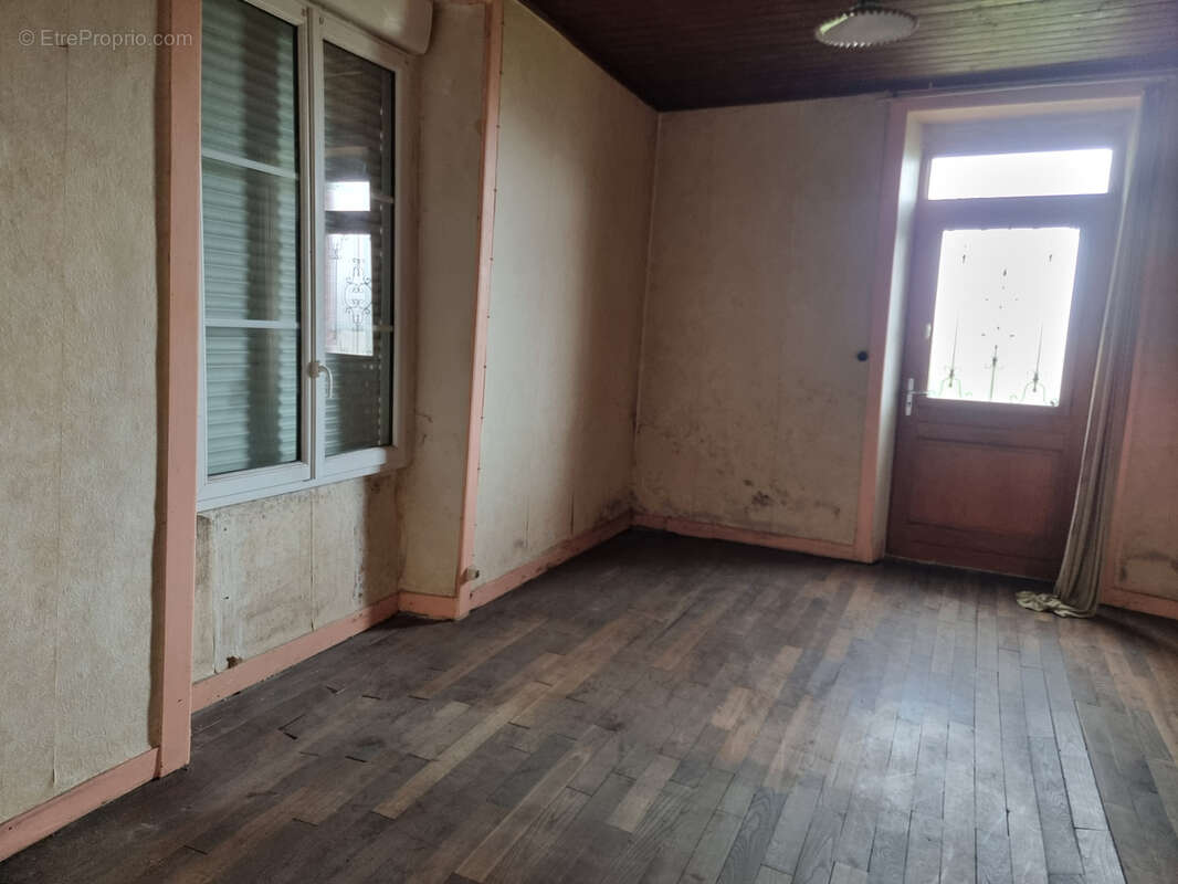 Terrain à SAINT-ERBLON