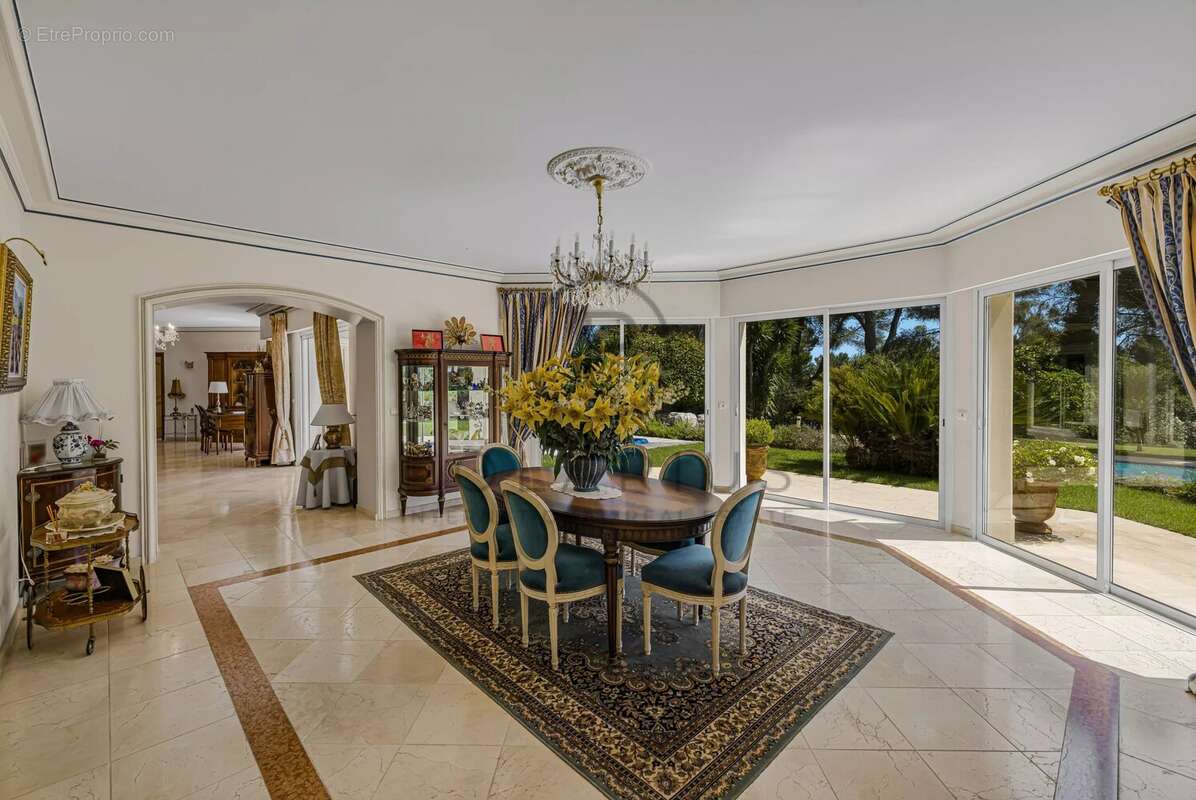 Maison à MOUGINS
